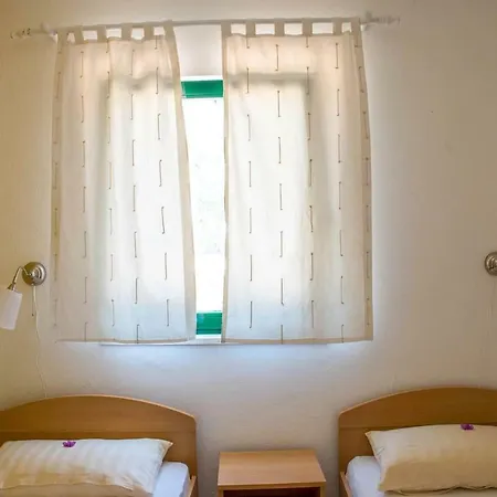 Apartman Prizemlje * Rogoznica (Sibenik-Knin)